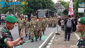 Bus Rombongan Kepala Daerah Peserta Retret Tiba di Akmil Magelang