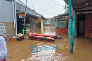 Pejaten Timur Banjir Lagi Akses Jembatan Condet Lumpuh