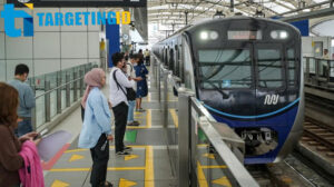 Aturan Buka Puasa Ramadan 2025 di MRT dan Transjakarta