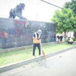 Pasca-ricuh Demo Polres Karawang Benahi Pagar Rusak dan Bersih-bersih